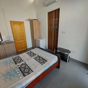 Anna Guesthouse 10 Min Walk From The Beach